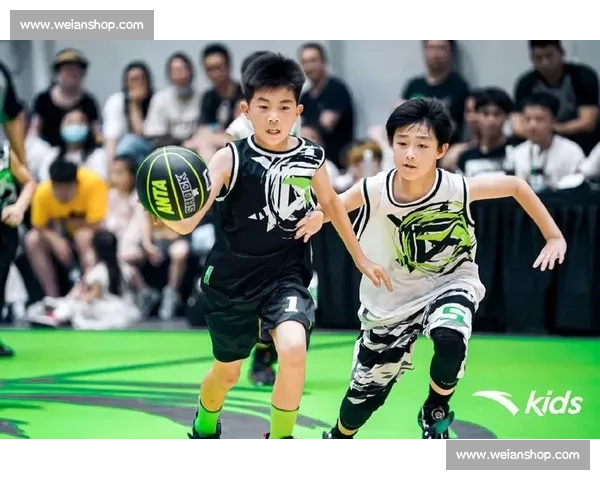 安踏高性能比赛服全新升级助力运动员赛场突破极限